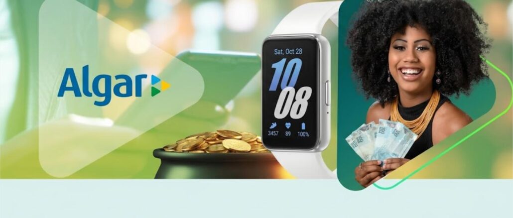 Banner promocional da campanha Recarga da Sorte Algar, com smartwatch, pote de moedas de ouro e mulher segurando notas de reais.