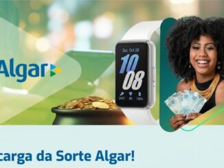 Banner promocional da campanha Recarga da Sorte Algar, com smartwatch, pote de moedas de ouro e mulher segurando notas de reais.