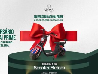Peça publicitária do Aniversário Adonai Prime com scooter elétrica enfeitada com laço vermelho e sorteio previsto para 27/06/2026.