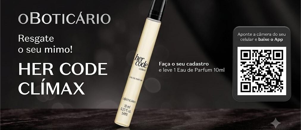 AMOSTRA GRÁTIS BOTICÁRIO HER CODE CLÍMAX Banner promocional O Boticário com frasco do Eau de Parfum Her Code Clímax 10ml sobre superfície escura e brilhante