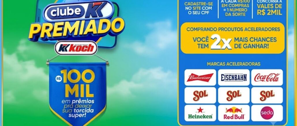 Banner promocional do Clube K Premiado da rede Koch com céu azul e gramado verde ao fundo. O anúncio destaca prêmios de R$100MIL e logotipos de marcas aceleradoras como Coca-Cola e Heineken.