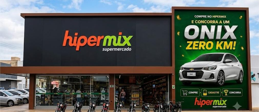 Compre e Concorra a um Carro Zero Hipermix em Irecê - Bahia Fachada do Hipermix Supermercado em Irecê (BA) com banner promocional anunciando concurso de um Chevrolet Onix zero km