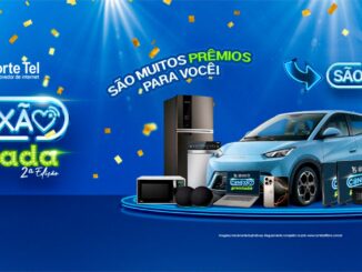 Banner publicitário da campanha Conexão Premiada 2ª Edição da Norte Tel, exibindo um carro azul claro cercado por diversos prêmios como eletrodomésticos e eletrônicos sobre um fundo azul com confetes dourados.