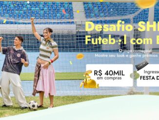 Três jovens comemoram em frente a uma trave de futebol com a campanha Desafio SHEIN: Futebol com Estilo, que oferece R$40mil em compras e 40 ingressos para a Festa da SHEIN.