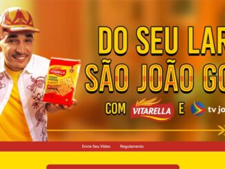 Banner promocional da campanha Do Seu Lar pro São João Gomes, com Vitarella e TV Jornal SBT, mostrando um homem sorridente com chapéu de cangaceiro segurando um pacote de biscoito cream cracker Vitarella.