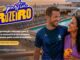 Casal sorridente no convés de um navio de cruzeiro ao pôr do sol, com a logomarca da Promoção da Copa Partiu Cruzeiro da Coonecta ao fundo.
