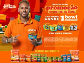 Neymar segura um bowl colecionável Canção com nuggets e aponta para ele, ao lado de outros modelos da coleção, promovendo a ação Central do Sofá: a cada R$50 em compras, o consumidor recebe um bowl colecionável.