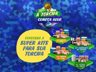 Banner promocional da campanha A Torcida Começa Aqui, do Goodbom Supermercados, com quatro kits de prêmios temáticos de churrasco e torcida dispostos em plataformas verdes sobre fundo azul com padrão geométrico.
