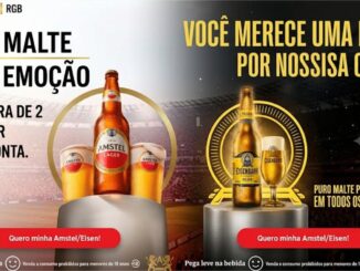 Publicidade das cervejas Amstel e Eisenbahn em cenário de estádio de futebol com oferta de uma unidade gratuita na compra de duas.