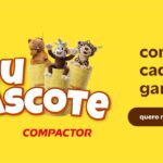 Banner da Promoção Meu Mascote Compactor com três pelúcias de animais saindo de copos amarelos da marca sobre fundo amarelo.