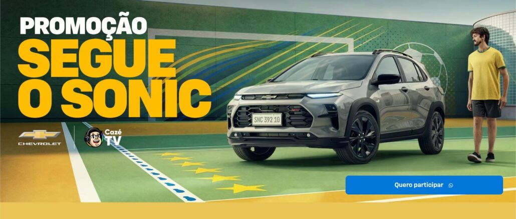Promoção Segue o Sonic CazéTV Promoção Segue o Sonic da Chevrolet em parceria com a CazéTV, com um Chevrolet Tracker cinza estacionado em uma quadra com as cores da bandeira do Brasil, ao lado de um jovem com camiseta amarela.