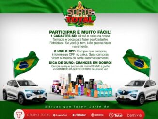 Banner promocional da campanha Sorte Real é na Total com temática de futebol, exibindo dois carros brancos, diversos produtos de farmácia e instruções de participação.