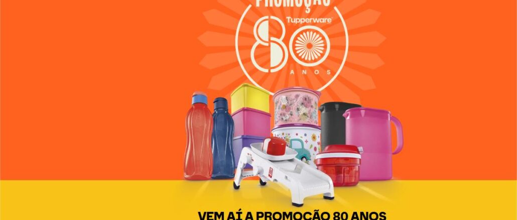 Promoção Tupperware 80 Anos Peças da linha Tupperware expostas sobre fundo laranja e amarelo com a logomarca comemorativa Promoção 80 Anos Tupperware.