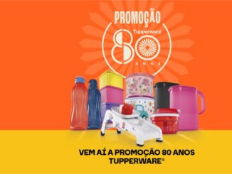 Peças da linha Tupperware expostas sobre fundo laranja e amarelo com a logomarca comemorativa Promoção 80 Anos Tupperware.