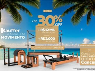 Banner da promoção Kauffer Pilates com equipamentos de pilates expostos em cenário de praia tropical e destaque para vale-viagem a Cancún, desconto acima de 30%, R$12 mil em bonificações e R$2.000 em brindes.