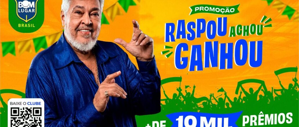 Homem de cabelos e barba branca sorri e gesticula em frente a um fundo amarelo com elementos da seleção brasileira e o texto Promoção Raspou Achou Ganhou.