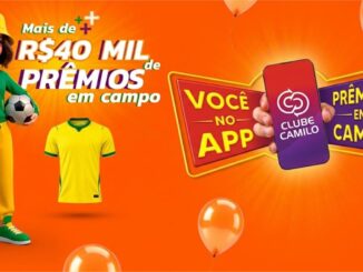 Personagem animada com roupa esportiva nas cores verde e amarelo segura uma bola de futebol ao lado de uma camiseta amarela, com destaque para a promoção Você no App Prêmios em Campo do Clube Camilo, oferecendo mais de R$40.000,00 em prêmios.