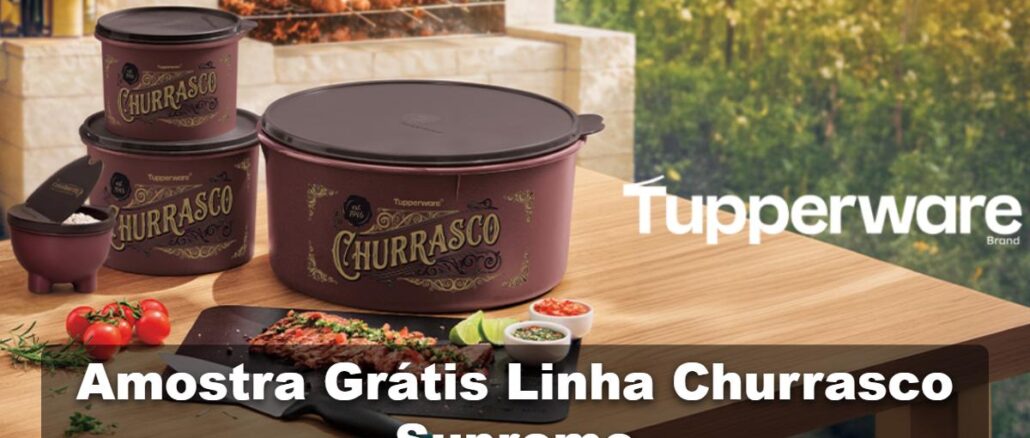 Amostra Grátis Linha Churrasco Supremo Tupperware Conjunto de potes Tupperware da linha Churrasco em tom vinho, com tampa preta, exibidos sobre bancada de madeira ao lado de churrasqueira, carne grelhada, tomates cereja, limão e molhos, com logotipo da Tupperware Brand e o texto Amostra Grátis Linha Churrasco Supremo.