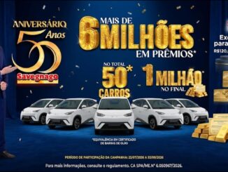 Celso Portiolli ao lado de cinco carros brancos, com destaque para o texto "Aniversário 50 Anos Savegnago", "Mais de 6 Milhões em Prêmios", "50 Carros" e "1 Milhão no Final", em fundo azul com confetes dourados