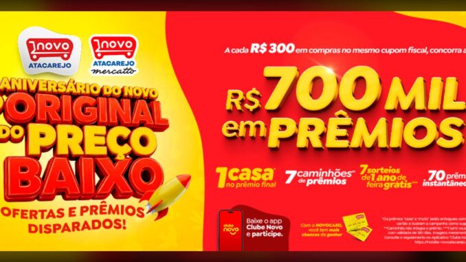 Banner da promoção de Aniversário do Novo Atacarejo e Novo Atacarejo Mercatto, com prêmios de R$700 mil, incluindo uma casa, caminhões de prêmios e sorteios de 1 ano de feira grátis.