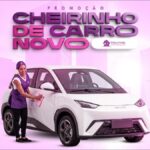 Banner da Promoção Cheirinho de Carro Novo Mary Help com profissional de limpeza uniformizada ao lado de um carro elétrico BYD branco em fundo rosa.