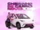 Banner da Promoção Cheirinho de Carro Novo Mary Help com profissional de limpeza uniformizada ao lado de um carro elétrico BYD branco em fundo rosa.