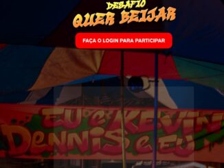 Banner promocional do Desafio Quer Beijar com botão de login para participar, montado sob barracas coloridas de feira com faixa escrita Eu e Kevin, Dennis e Eu