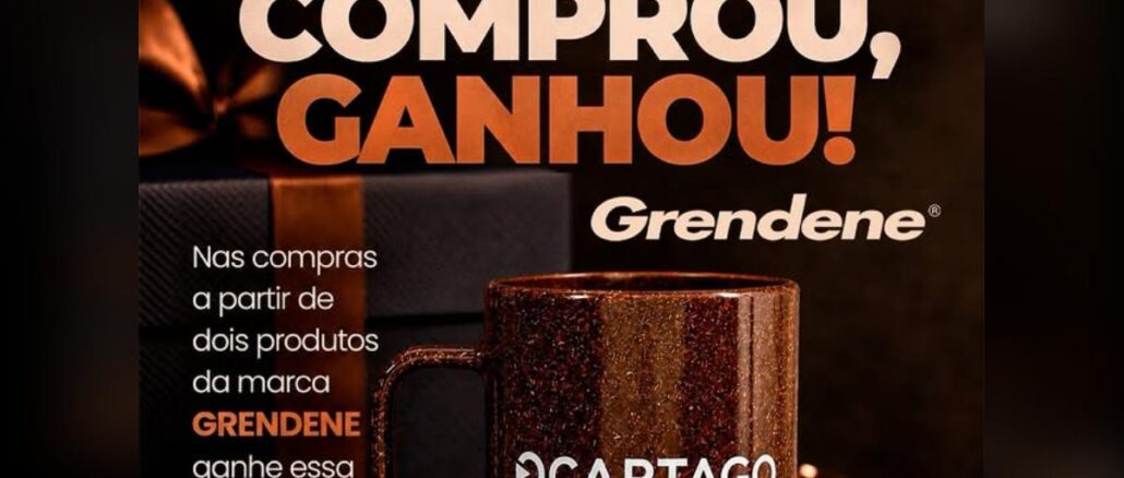 Arte promocional do Mês dos Pais Grendene em parceria com Cartago, com caixa de presente decorada com fita e caneca exclusiva em tom marrom cintilante sobre fundo escuro