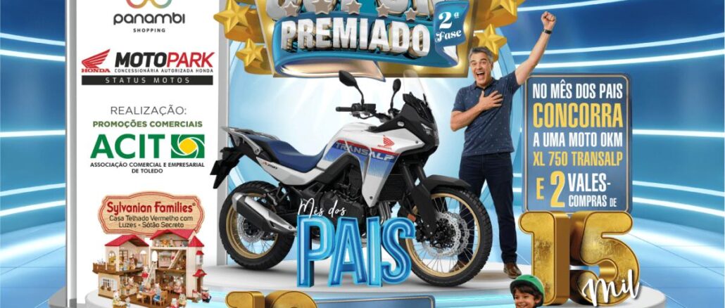 Banner promocional Cupom Premiado 2ª Fase de Toledo, com moto Honda Transalp XL 750 0Km, homem comemorando, criança em bicicleta e brinquedos Sylvanian Families, logotipos Panambi Shopping, Motopark Honda e ACIT Toledo.