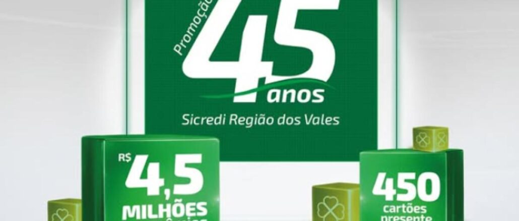 Promoção 45 anos Sicredi Região dos Vales Banner verde da promoção 45 anos Sicredi Região dos Vales, com cubos exibindo R$4,5 milhões em prêmios na região e 450 cartões presente.