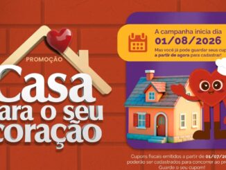 Banner da promoção Arroz Emoções Casa para o Seu Coração, com telhado de casa formado por palitos de picolé e coração vermelho no topo, personagem coração com chapéu de chef ao lado de uma casinha de brinquedo, fundo de parede de tijolos vermelhos, com aviso de que a campanha inicia dia 01/08/2026 e cupons fiscais emitidos a partir de 01/07/2026 podem ser cadastrados.