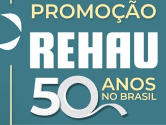 Banner da Promoção Rehau 50 Anos no Brasil com fundo verde-azulado e tipografia em branco e dourado.