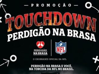 Banner preto da promoção Touchdown Perdigão na Brasa com o nome em chamas, logos da Perdigão na Brasa e da NFL lado a lado e a frase O Churrasco Oficial da NFL