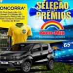 Seleção de Prêmios Arco-Mix em Pernambuco com Fiat Mobi Like preto, Smart TV Philips 65 polegadas, cervejeira Philco 96 litros, camisa oficial do Brasil e vale-compras Centauro, sobre fundo de campo de futebol com arco-íris colorido