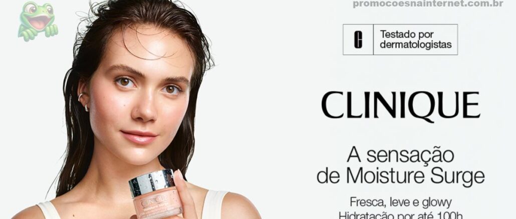 Jovem segura pote do hidratante Clinique Moisture Surge Gel com selo "Testado por dermatologistas" e promessa de hidratação por até 100 horas.