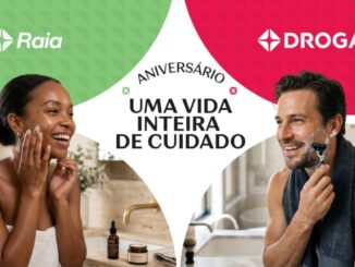 Banner do Aniversário Raia Drogasil com o tema Uma Vida Inteira de Cuidado, mostrando uma mulher aplicando skincare e um homem se barbeando