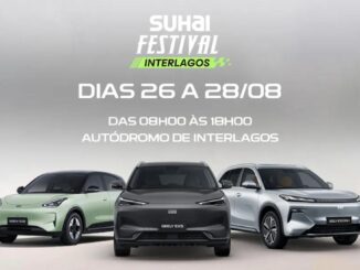 Anúncio do Suhai Festival Interlagos com três modelos elétricos Geely — EX2, EX5 e EX5 EM-I — sobre fundo cinza, com a informação de que o evento acontece de 26 a 28 de agosto, das 8h às 18h, no Autódromo de Interlagos.