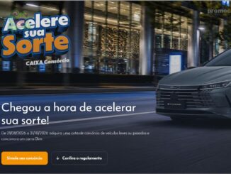 Banner do Programa Acelere Sua Sorte da CAIXA Consórcio 2026, com imagem de um carro BYD King 0km em movimento em cenário urbano noturno e chamada para participar adquirindo cota de consórcio de veículos.
