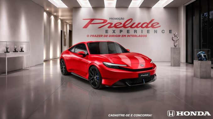 Honda Prelude vermelho em exposição de luxo com a marca Promoção Prelude Experience — O Prazer de Dirigir em Interlagos ao fundo