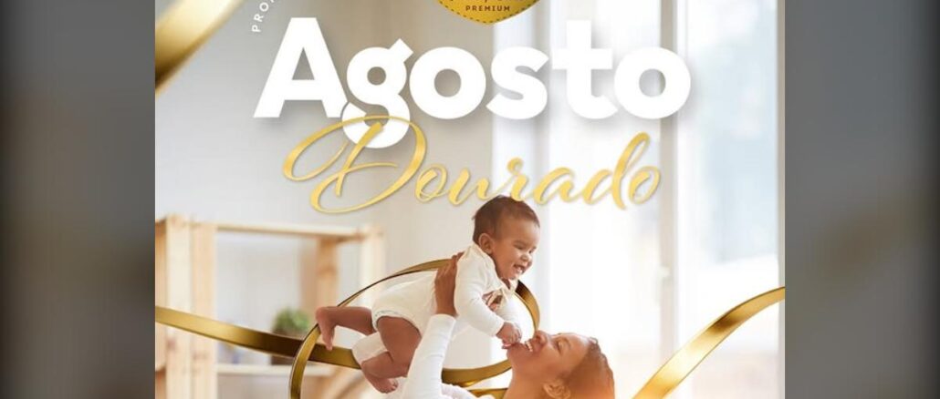 Arte da Promoção Agosto Dourado Mili, com mãe segurando bebê nos braços sobre fundo claro com fitas douradas decorativas.