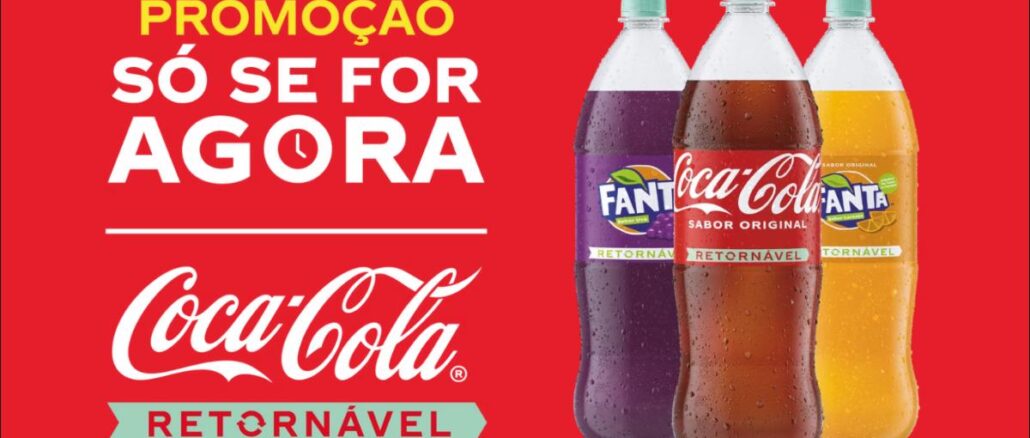 Banner promocional da Promoção Minha Retornável Coca-Cola com três garrafas retornáveis de Fanta Uva, Coca-Cola Original e Fanta Laranja sobre fundo vermelho.
