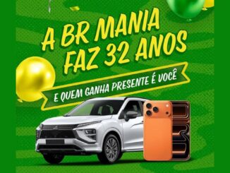 Arte da promoção de aniversário de 32 anos da BR Mania com um SUV prata e um smartphone laranja sobre fundo verde com balões.