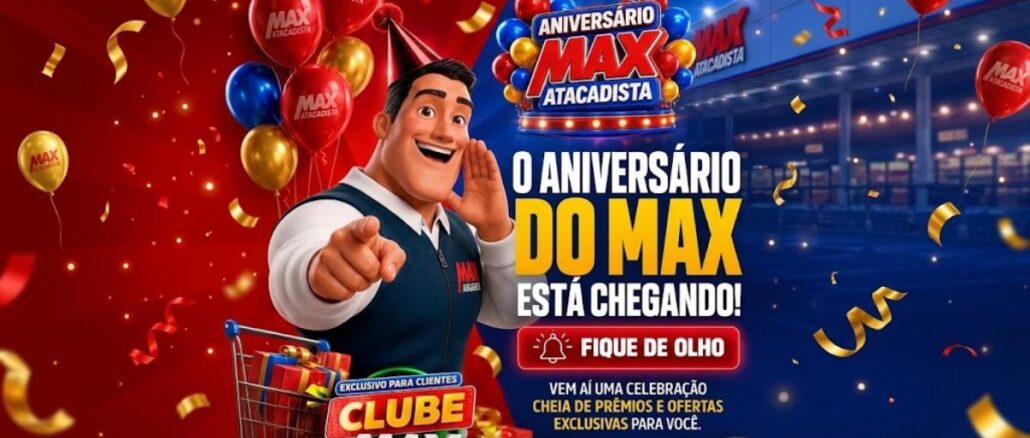 Aniversário Max Atacadista no Paraná e São Paulo Banner do Aniversário Max Atacadista com mascote sorridente de colete azul apontando para frente, carrinho com presentes, balões vermelhos, azuis e dourados, fachada da loja ao fundo e o anúncio de que o aniversário do Max está chegando, exclusivo para clientes Clube Max.