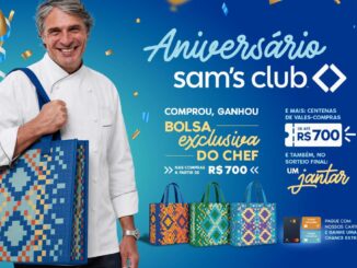 Chef sorridente de dólmã branco segura uma bolsa quadriculada azul ao lado do título Aniversário Sam's Club, com três bolsas coloridas, vale-compras de até R$700 e sorteio final de um jantar.