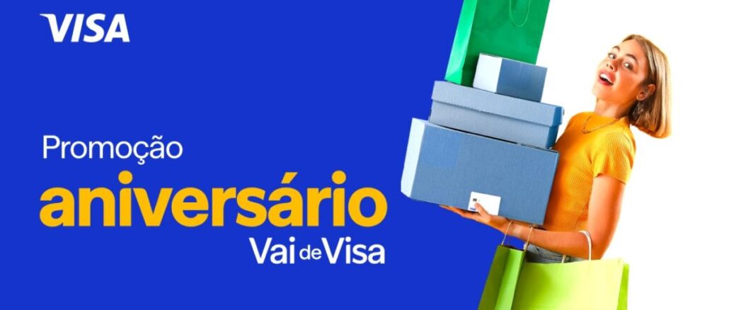 Banner da Promoção Aniversário Vai de Visa 2026, com fundo azul e jovem segurando caixas e sacolas coloridas.