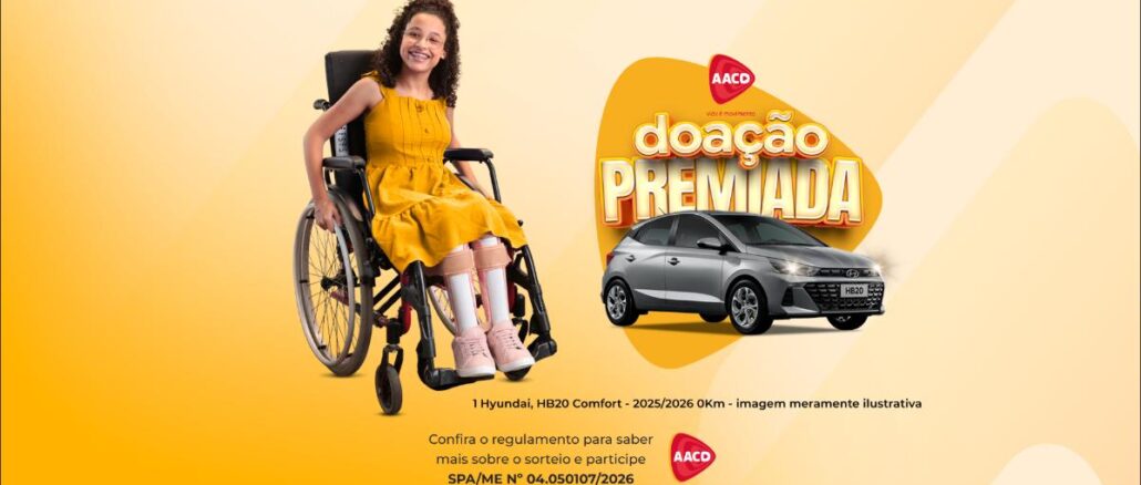 Campanha Doação Premiada AACD 2026: menina em cadeira de rodas com órteses sorrindo ao lado de um Hyundai HB20 Comfort 0km, prêmio do sorteio beneficente.