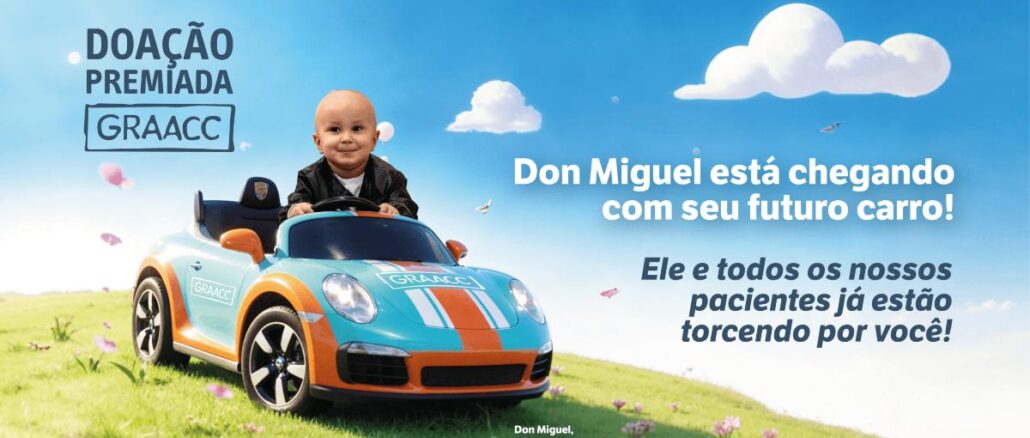 Criança paciente do GRAACC pilotando um carrinho elétrico estilizado com as cores do instituto, em peça publicitária da Doação Premiada Graacc 2026.