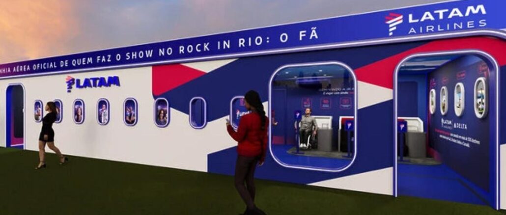 Embarque para Amsterdã com a Latam no Rio de Janeiro Estande da LATAM Airlines no Rock in Rio 2026, decorado com visual de fuselagem de avião nas cores azul, vermelho e branco, com a frase "A companhia aérea oficial de quem faz o show no Rock in Rio: O Fã" e logo LATAM Airlines no topo.