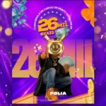 Cartaz da promoção Folia Premiada Formou, Faturou, da Folia Formaturas, com fundo roxo e dourado, personagem com capacete luminoso segurando notas de dinheiro e destaque para o prêmio de R$26 mil em cartão de débito.