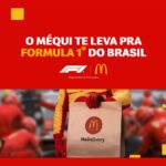 Banner vermelho da promoção do McDonald's com a frase "O Méqui te leva pra Formula 1 do Brasil", logotipos da F1 e do McDonald's e um integrante de equipe de boxe segurando uma sacola do McDelivery.